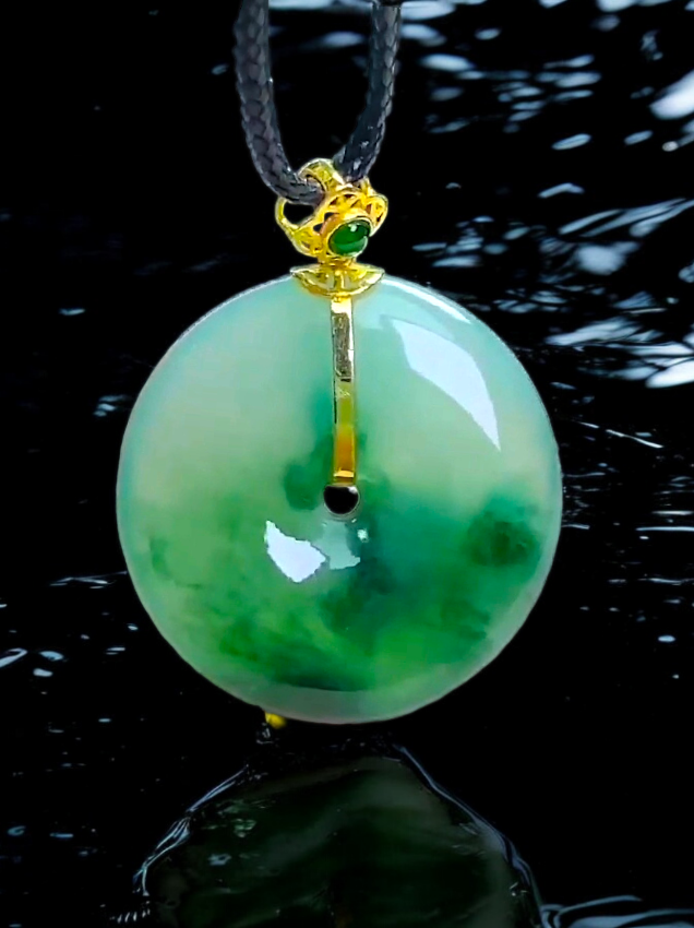 Yellow outlets jade pendant