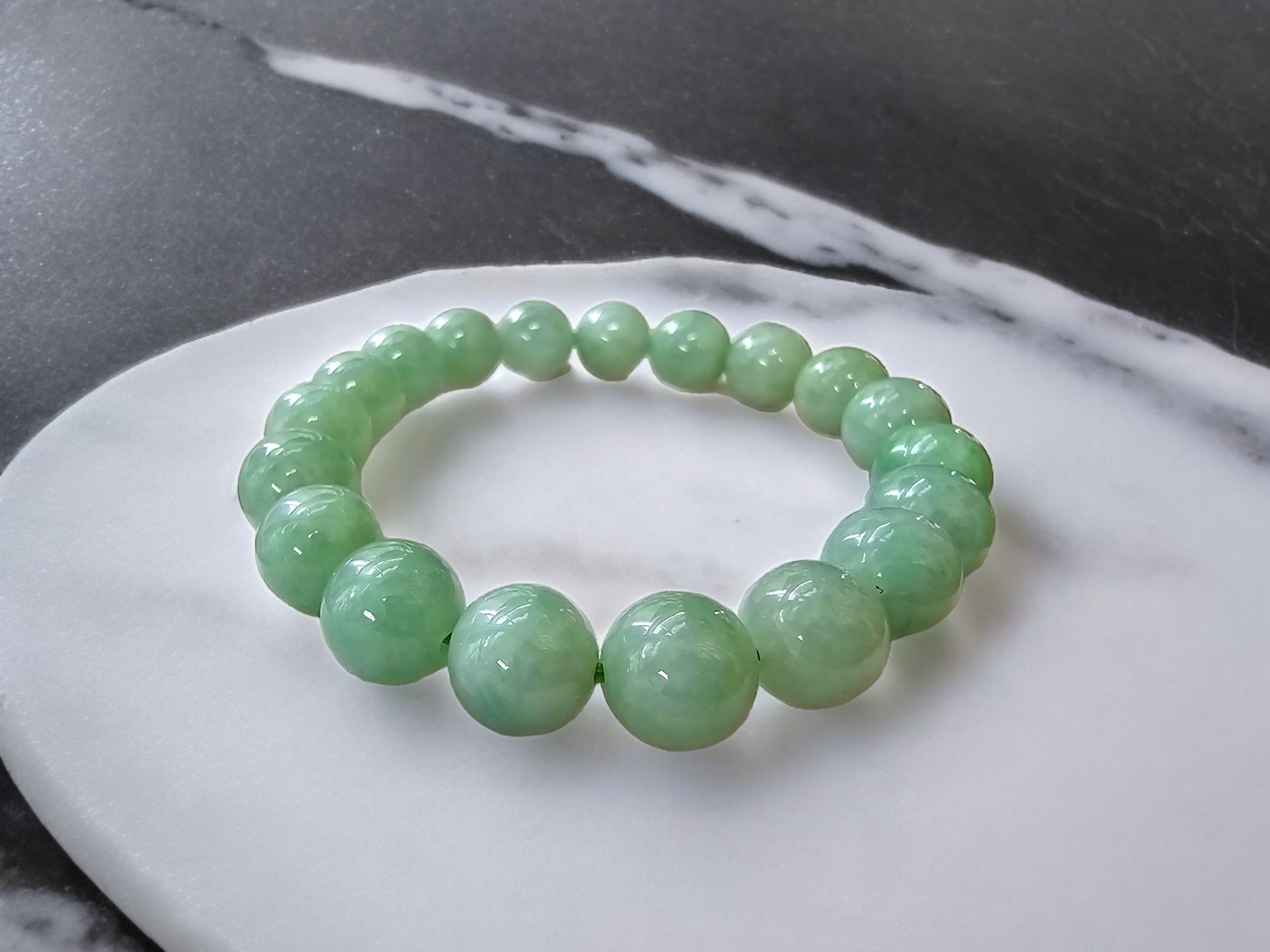 Imperial Japanese Green Burmese A-Jade  Beaded Bracelet (MADE IN JAPAN) (10-10.5mm Each x 19 beads) 05012