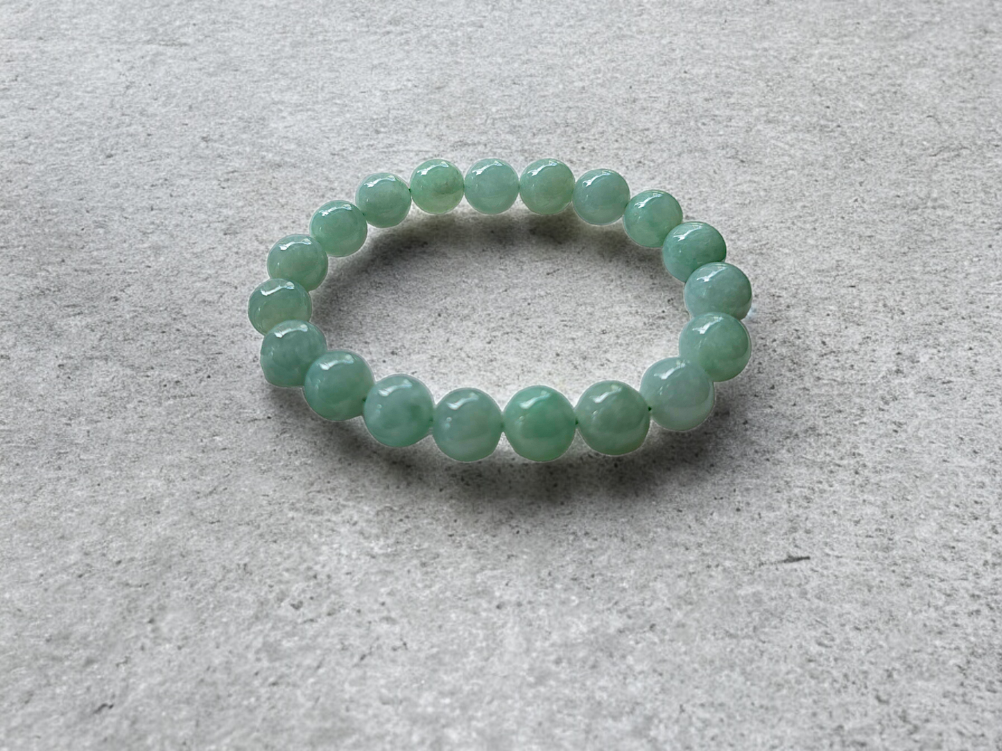 Imperial Japanese Green Burmese A-Jade  Beaded Bracelet (MADE IN JAPAN) (10-10.5mm Each x 19 beads) 05013