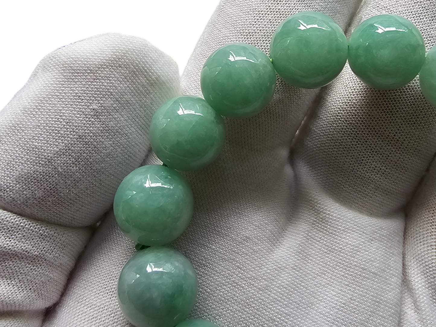 Imperial Japanese Green Burmese A-Jade Beaded Bracelet (MADE IN JAPAN) (12mm Each x 16 beads) 05014