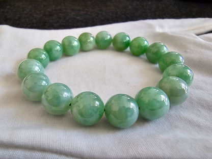 Imperial Japanese Green Burmese A-Jade Beaded Bracelet (MADE IN JAPAN) (12mm Each x 17 beads) 05016