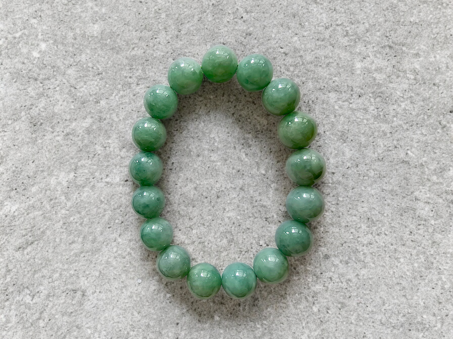 Imperial Japanese Green Burmese A-Jade Beaded Bracelet (MADE IN JAPAN) (12mm Each x 17 beads) 05016