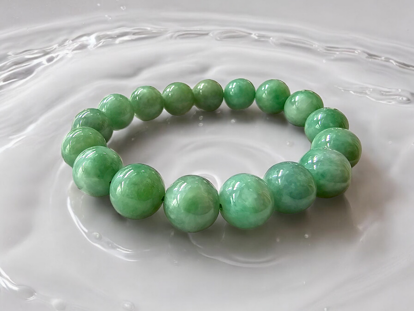 Imperial Japanese Green Burmese A-Jade Beaded Bracelet (MADE IN JAPAN) (12mm Each x 17 beads) 05016