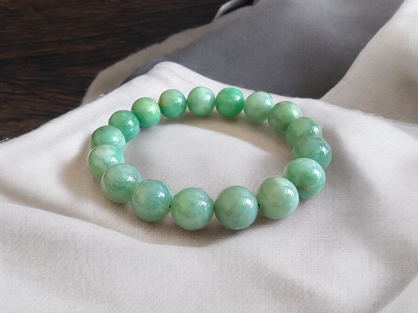 Imperial Japanese Green Burmese A Jade Beaded Bracelet (MADE IN JAPAN) (12mm Each x 17 beads) 05018