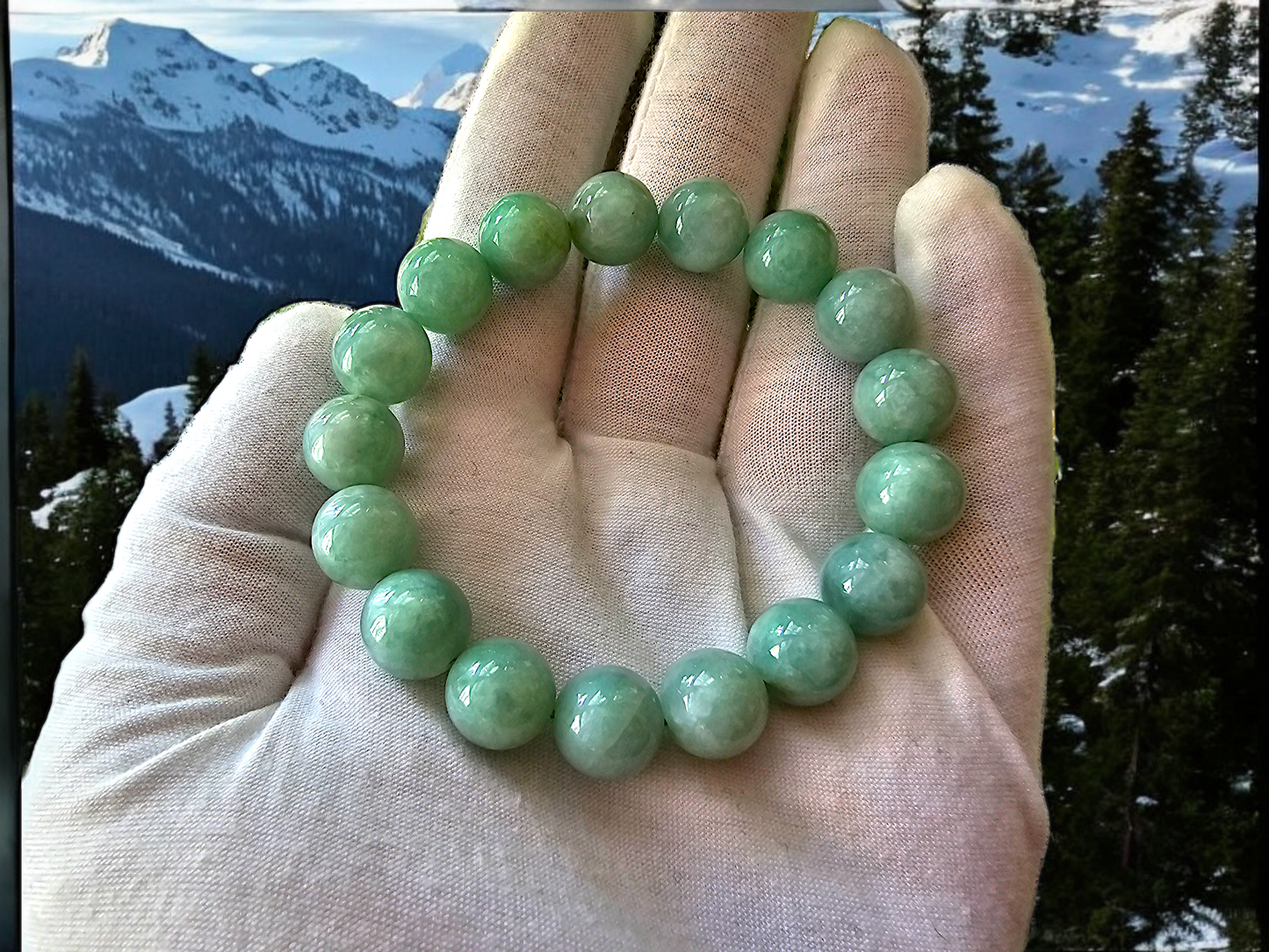 Imperial Japanese Green Burmese A Jade Beaded Bracelet (MADE IN JAPAN) (12mm Each x 17 beads) 05018