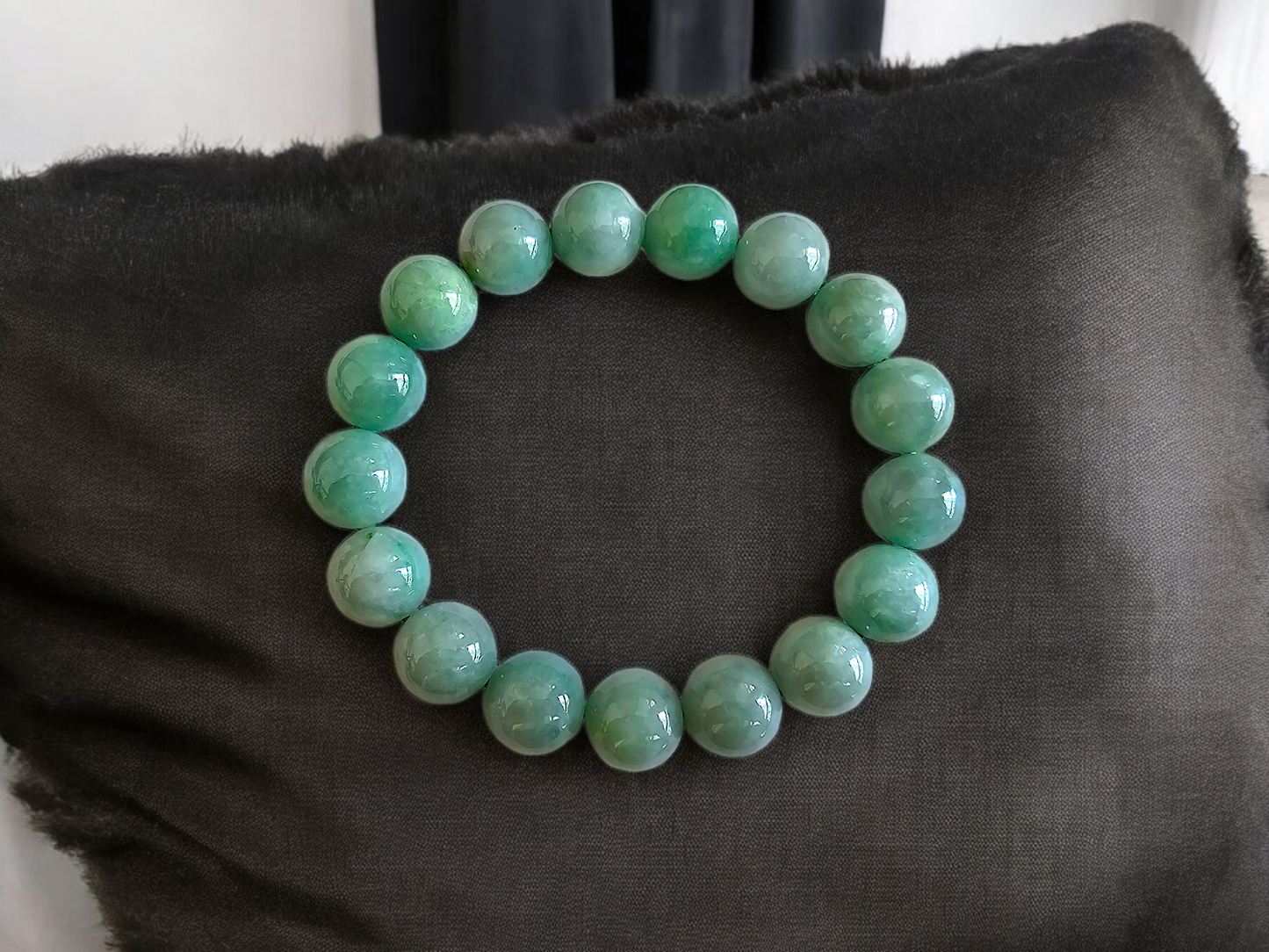 Imperial Japanese Green Burmese A Jade Beaded Bracelet (MADE IN JAPAN) (12mm Each x 17 beads) 05018