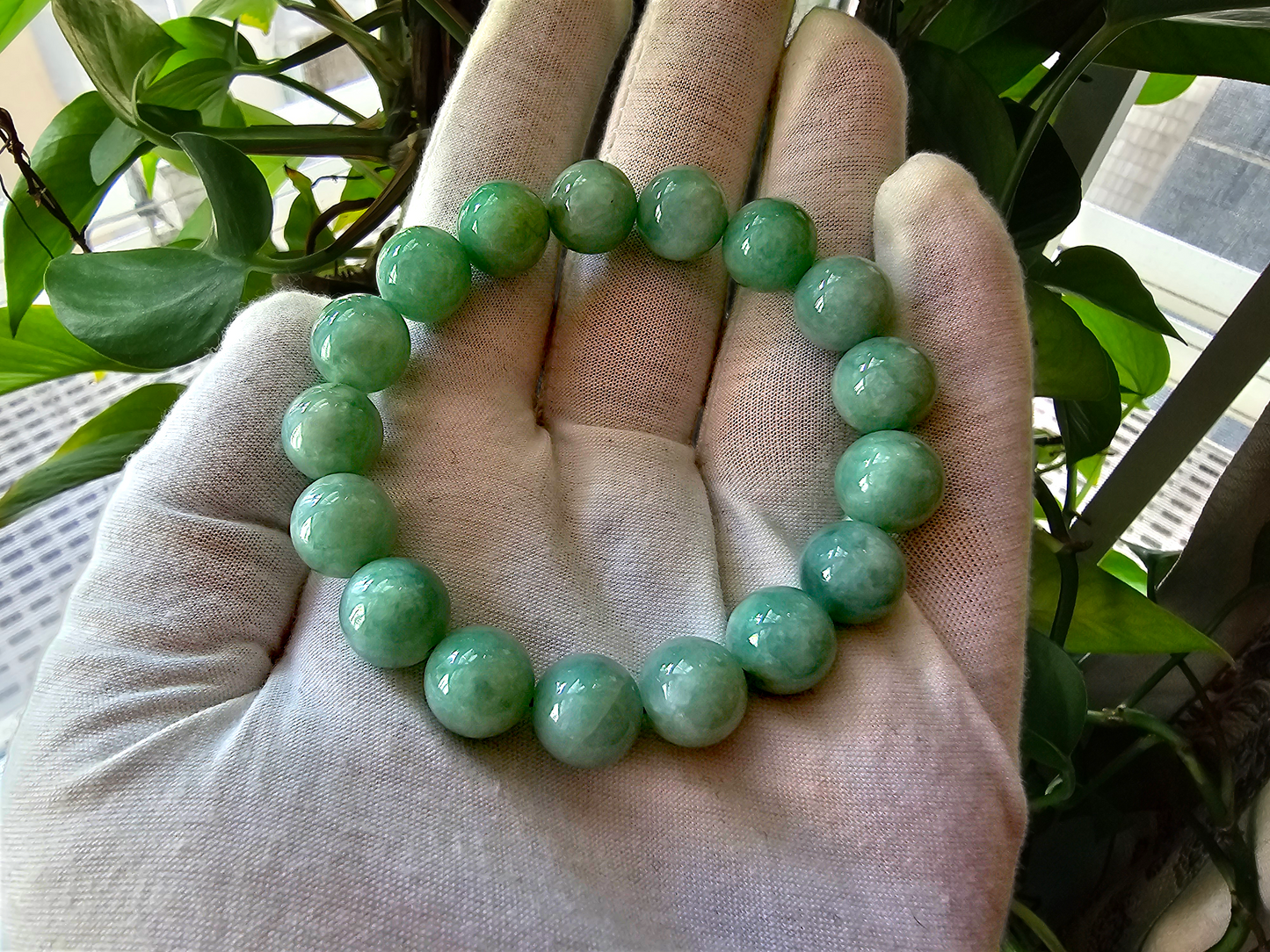 Imperial Japanese Green Burmese A Jade Beaded Bracelet (MADE IN JAPAN) (12mm Each x 17 beads) 05018