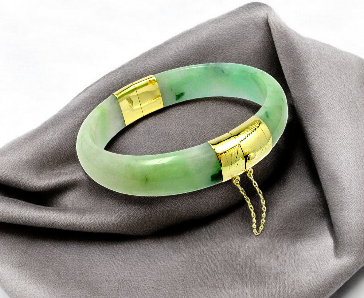 1883 Viceroy's Elliptical Burmese A-Jade Bangle Bracelet (with 14K Yellow Gold)