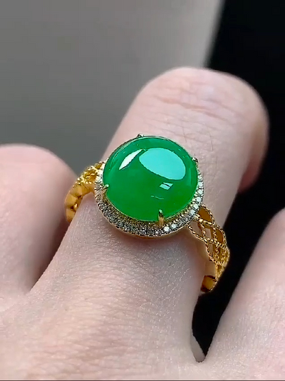 Shinjuku' MADE IN JAPAN Burmese Vivid Green A-Jade, Natural White Diamonds and 18K Yellow Gold Ring - Certified