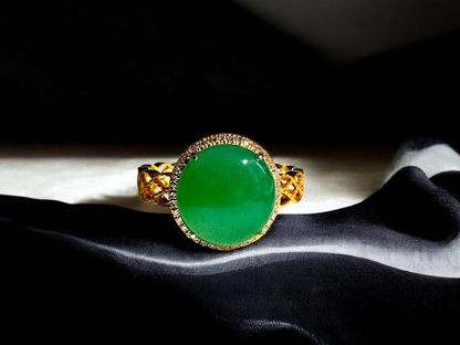 Shinjuku' MADE IN JAPAN Burmese Vivid Green A-Jade, Natural White Diamonds and 18K Yellow Gold Ring - Certified