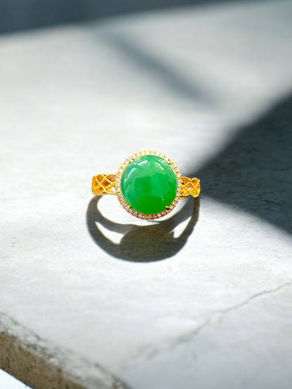 Shinjuku' MADE IN JAPAN Burmese Vivid Green A-Jade, Natural White Diamonds and 18K Yellow Gold Ring - Certified