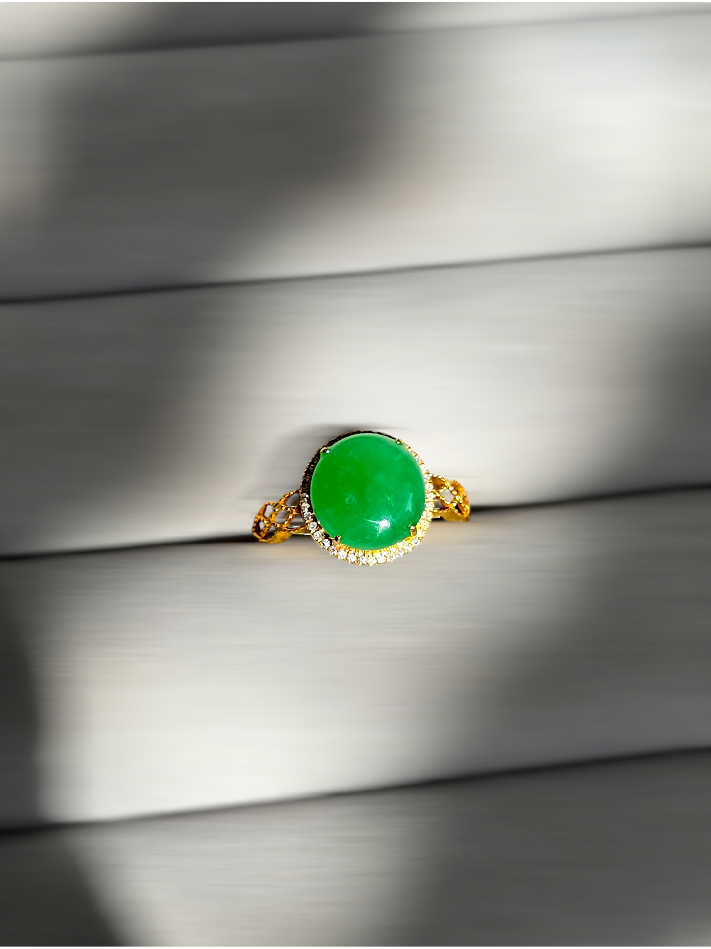 Shinjuku' MADE IN JAPAN Burmese Vivid Green A-Jade, Natural White Diamonds and 18K Yellow Gold Ring - Certified