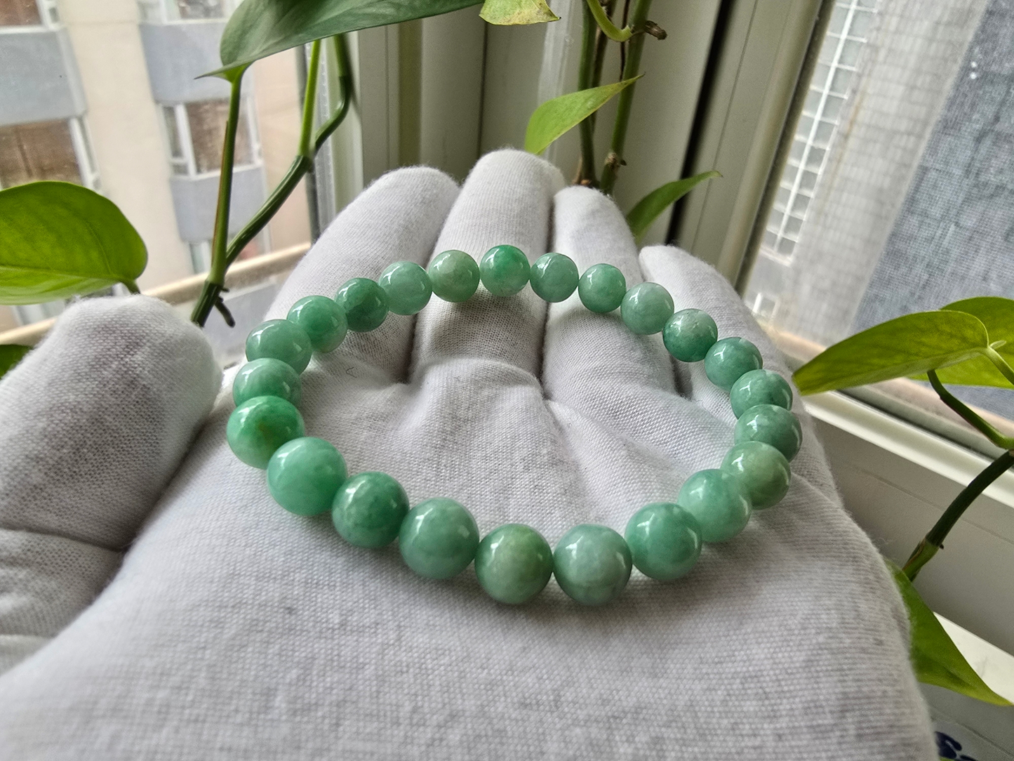 Imperial Japanese Green Burmese A-Jade Beaded Bracelet (MADE IN JAPAN) (8mm Each x 23 beads) 05030