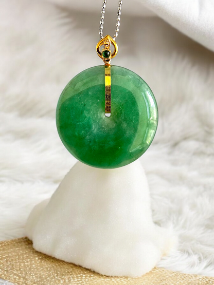 Cheung's Round Donut Burmese A-Jade 22.50 mm Pendant with 18K Yellow Gold - Certified