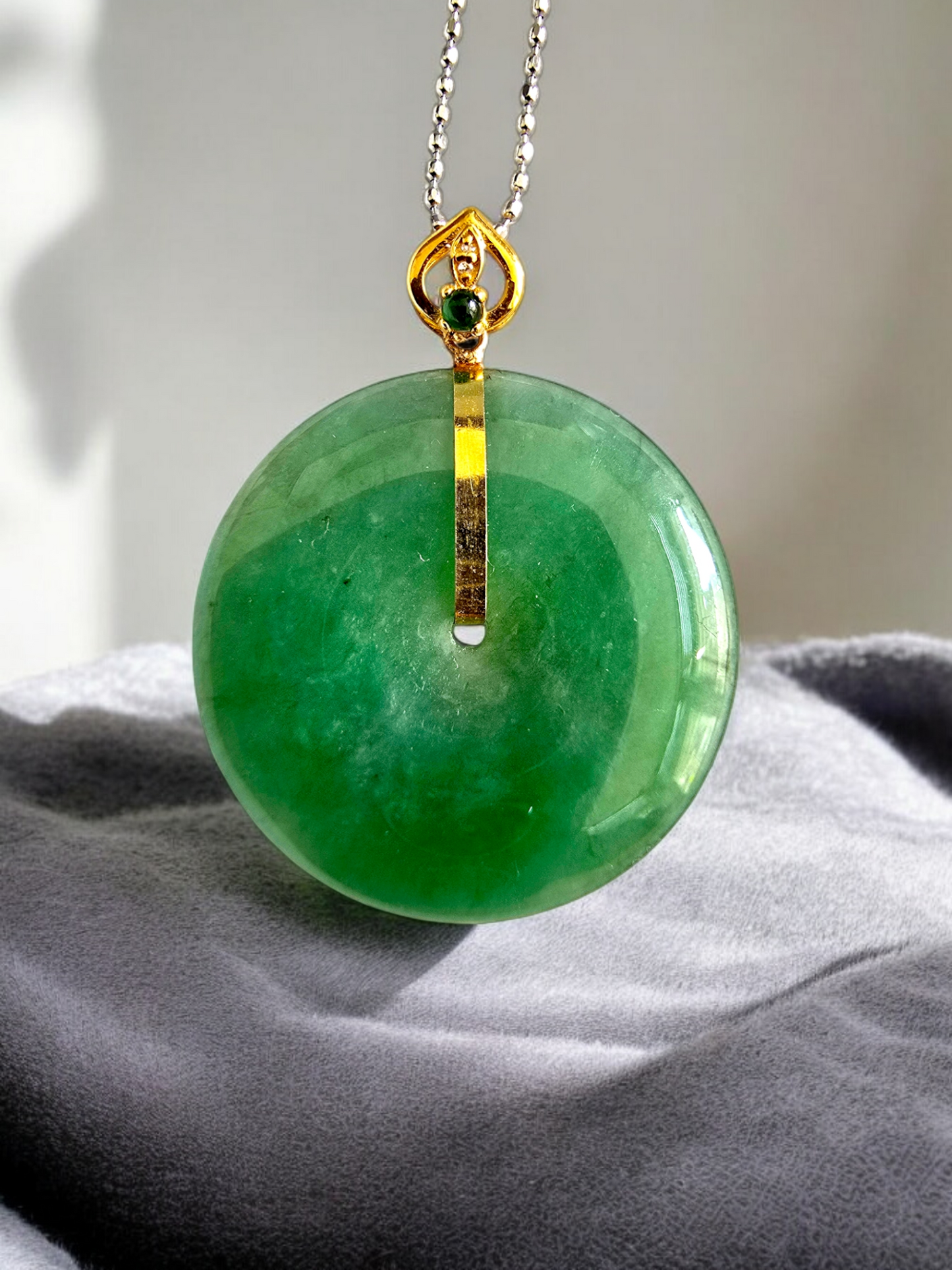 Cheung's Round Donut Burmese A-Jade 22.50 mm Pendant with 18K Yellow Gold - Certified