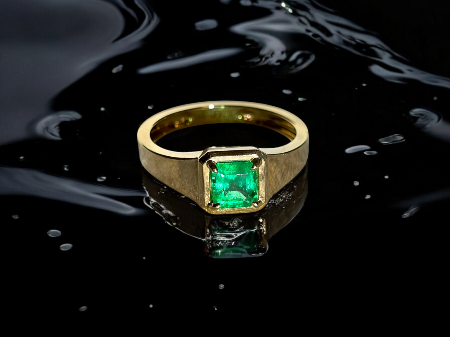 Certified Natural Columbian Emerald 1.01cts (Vivid Green) Men's Ring with 18K Yellow Gold - R2