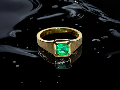 Certified Natural Columbian Emerald 1.01cts (Vivid Green) Men's Ring with 18K Yellow Gold - R2