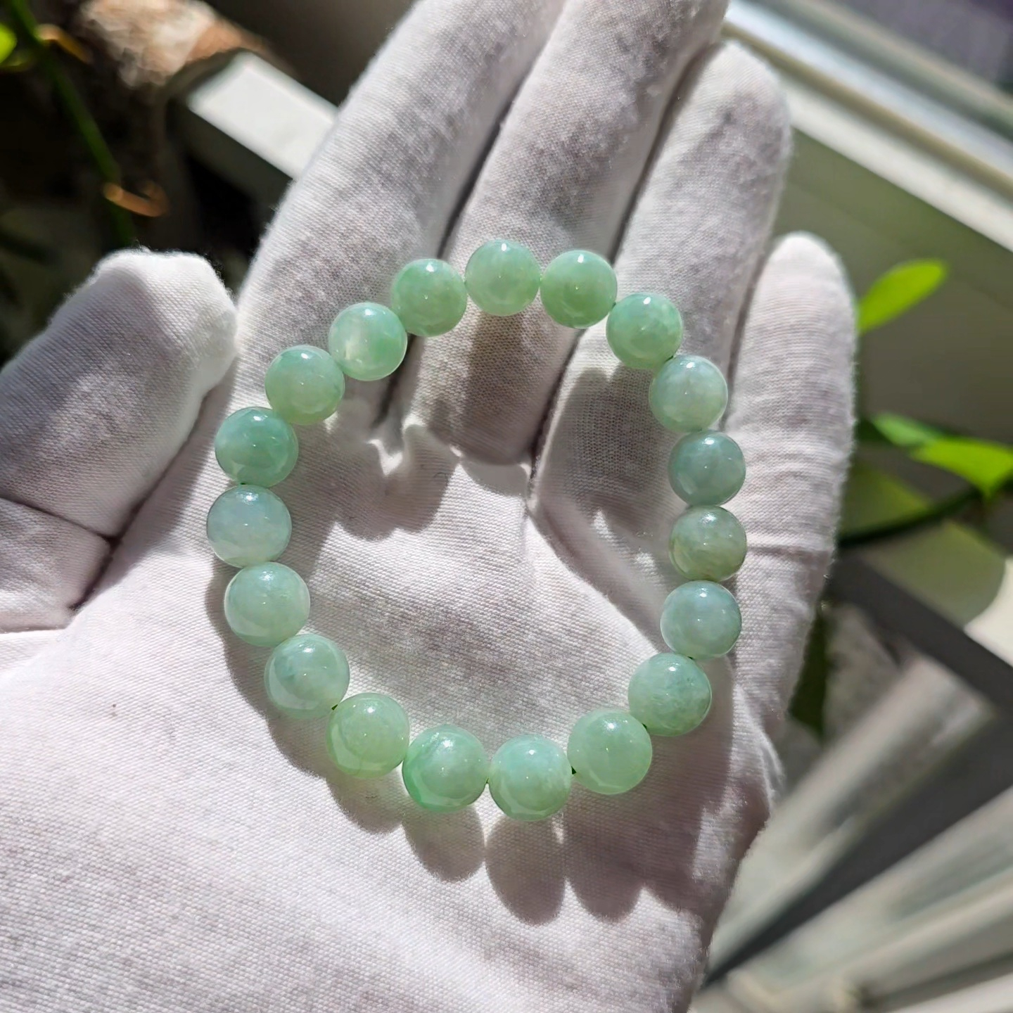 Imperial Japanese Green Burmese A-Jade Beaded Bracelet (MADE IN JAPAN) (10.5mm Each x 19 beads) 05034