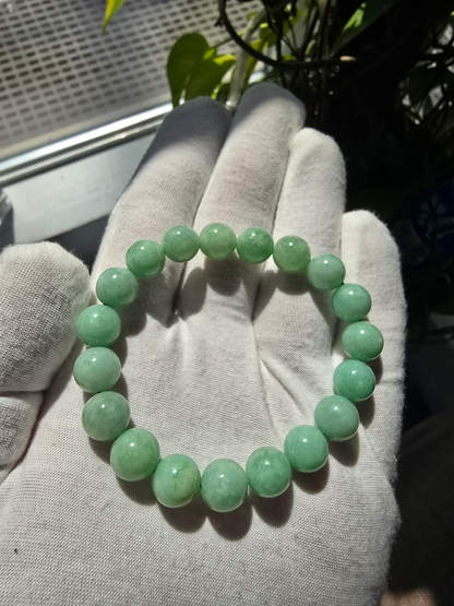 Imperial Japanese Green Burmese A-Jade Beaded Bracelet (MADE IN JAPAN) (10mm Each x 19 beads) 05036