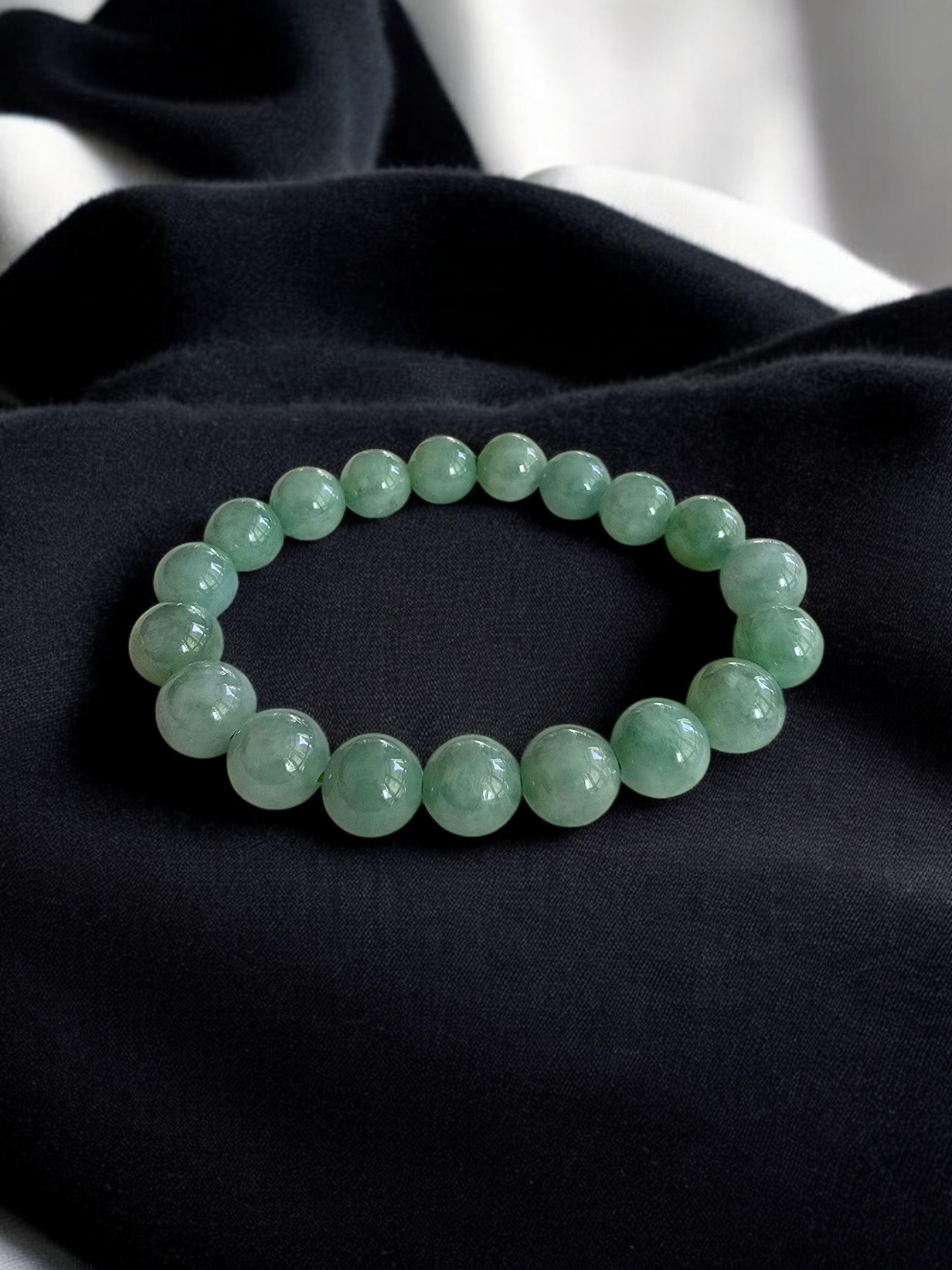 Imperial Japanese Green Burmese A-Jade Beaded Bracelet (MADE IN JAPAN) (10.5mm Each x 19 beads) 05037