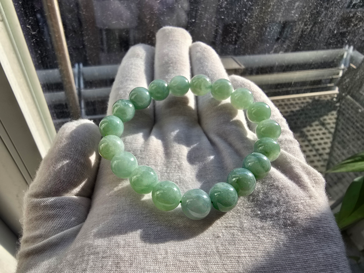 Imperial Japanese Green Burmese A-Jade Beaded Bracelet (MADE IN JAPAN) (10.5mm Each x 19 beads) 05037