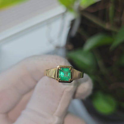 Certified Natural Columbian Emerald 1.01cts (Vivid Green) Men's Ring with 18K Yellow Gold - R2