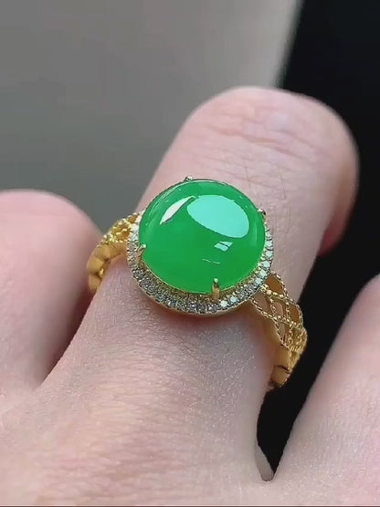 Shinjuku' MADE IN JAPAN Burmese Vivid Green A-Jade, Natural White Diamonds and 18K Yellow Gold Ring - Certified