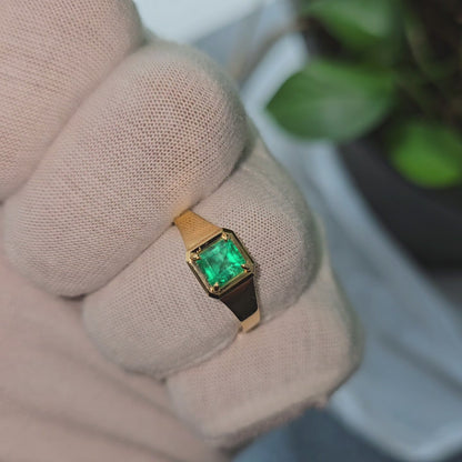 Certified Natural Columbian Emerald 1.01cts (Vivid Green) Men's Ring with 18K Yellow Gold - R2