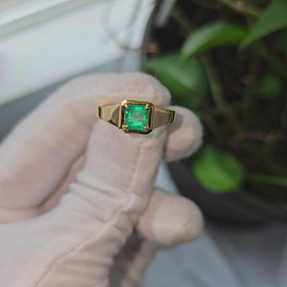 Certified Natural Columbian Emerald 1.01cts (Vivid Green) Men's Ring with 18K Yellow Gold - R2