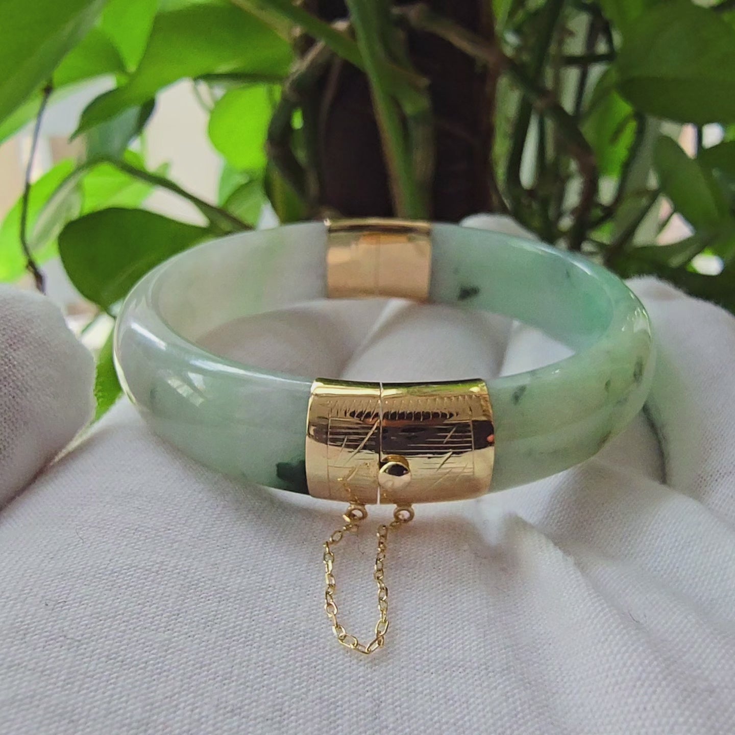 1883 Viceroy s Elliptical Burmese A Jade Bangle Bracelet with 14K Yel FYORO